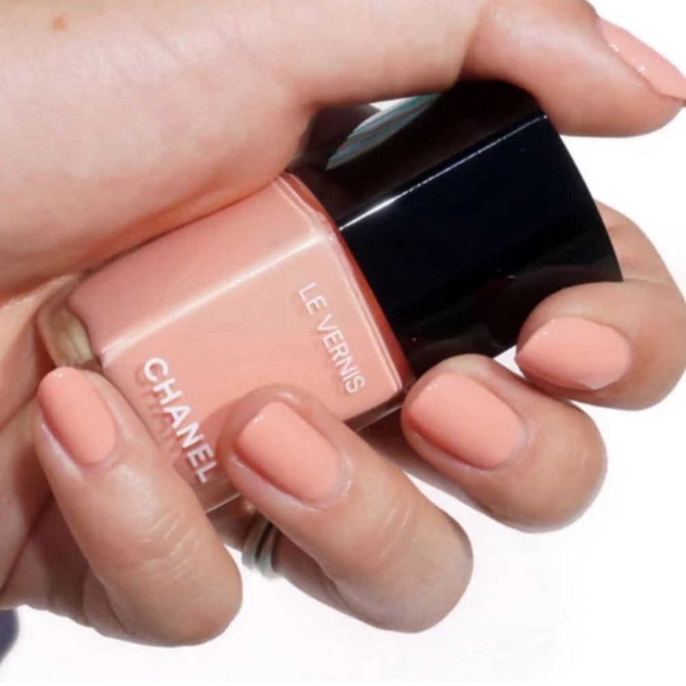 CHANEL LE VERNIS NAIL COLOUR - 568 Tulle, 13ml

Perfect for Easter basket!